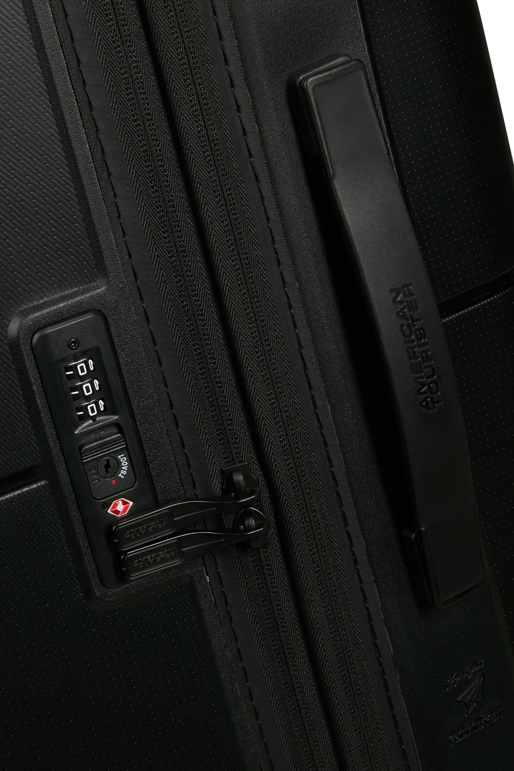 American Tourister DashPop Spinner Expandable TSA 67cm