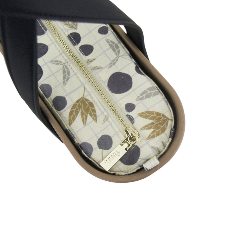 Fenn Petite Black with Flat Handle