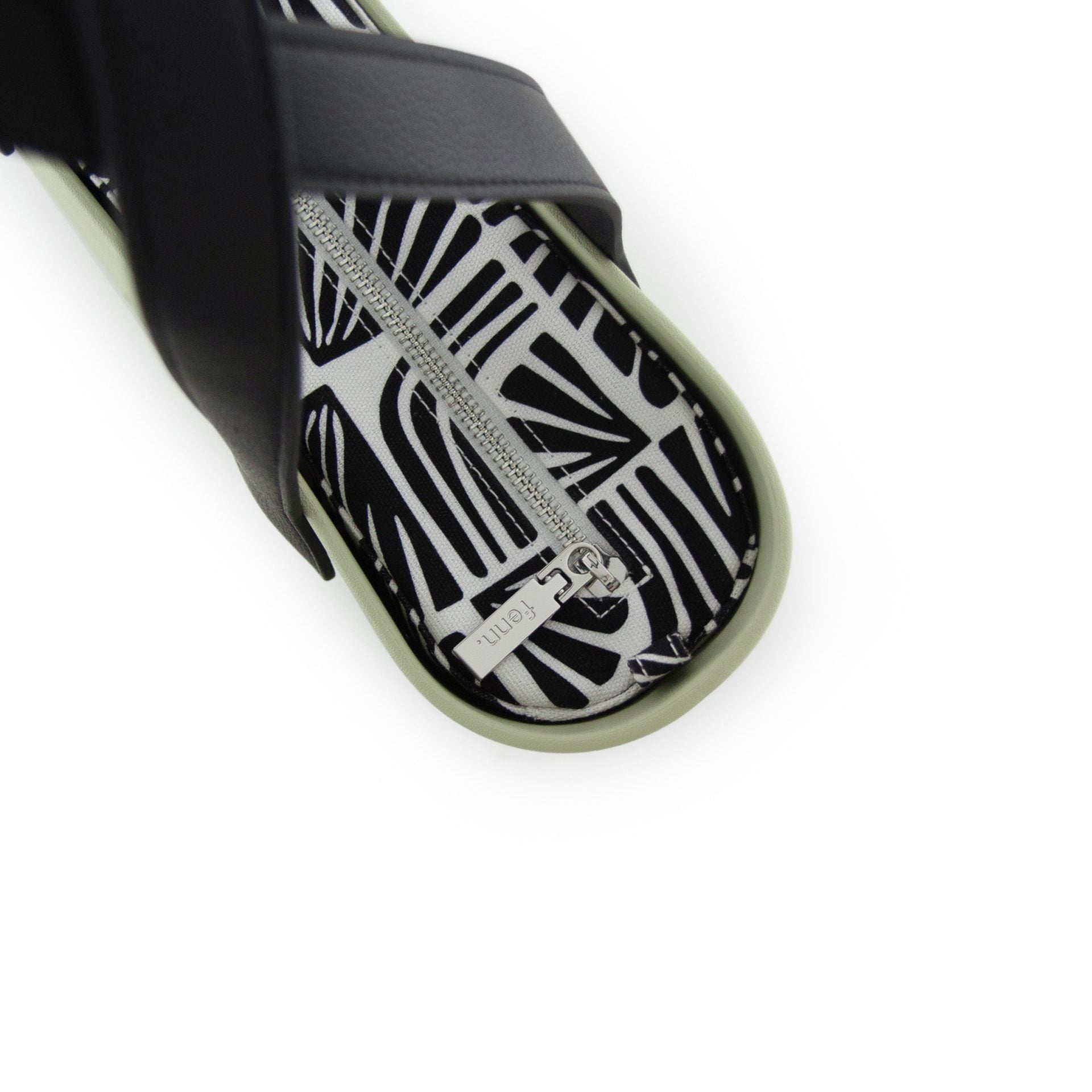 Fenn Petite Black with Flat Handle