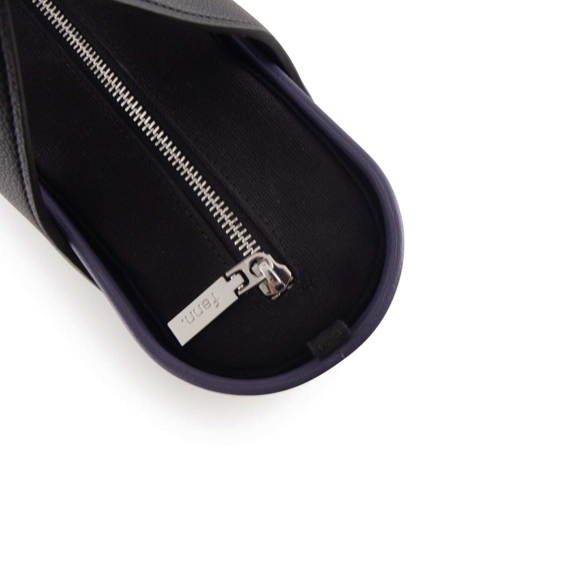 Fenn Petite Black with Flat Handle