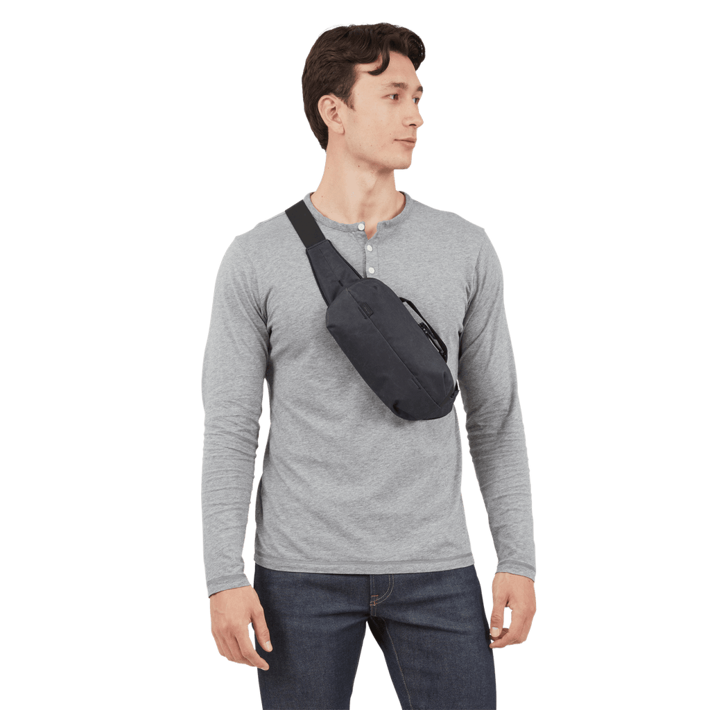 Thule Aion  sling bag