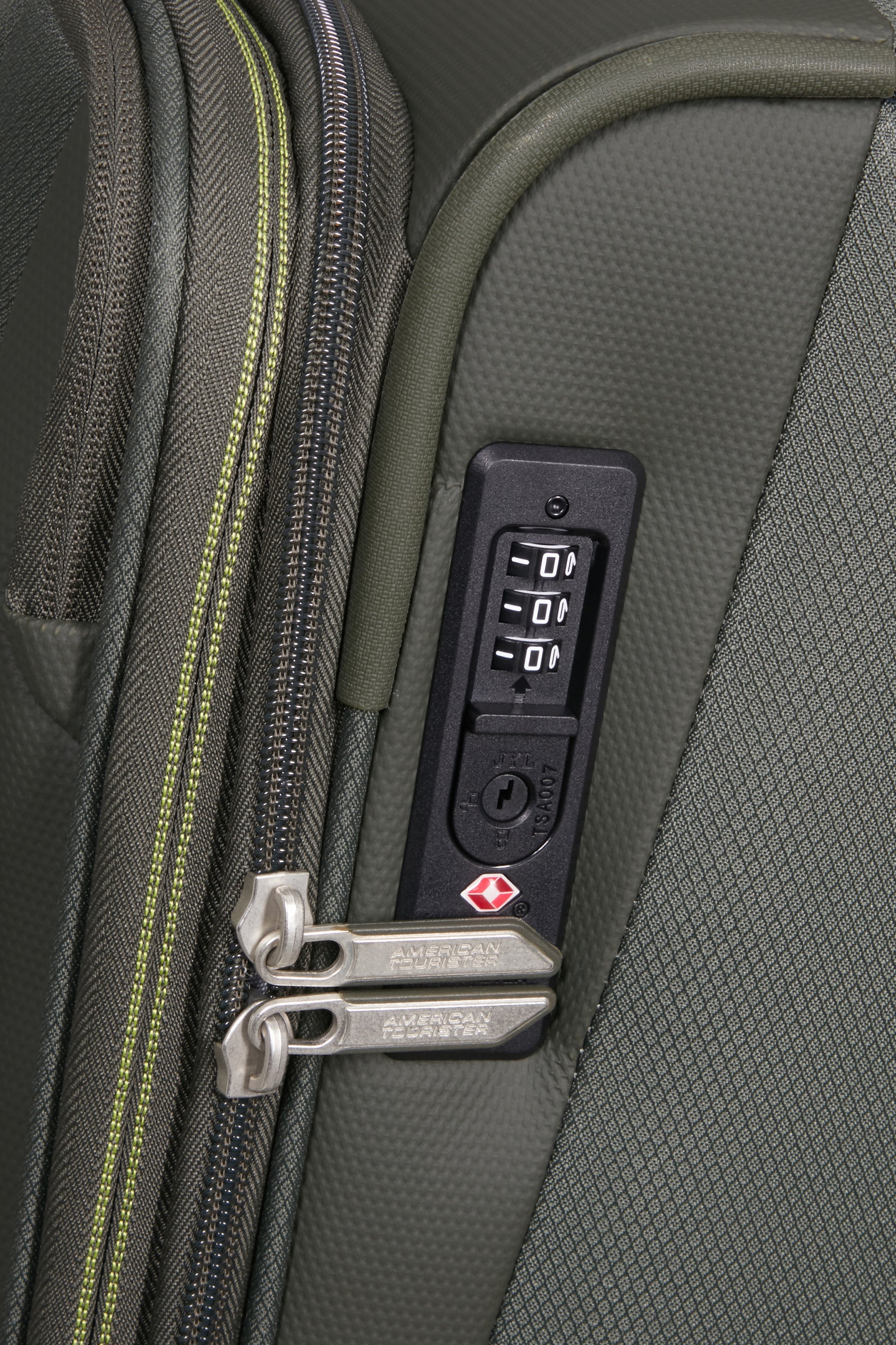American Tourister Wanderlite Spinner Expandable 55cm