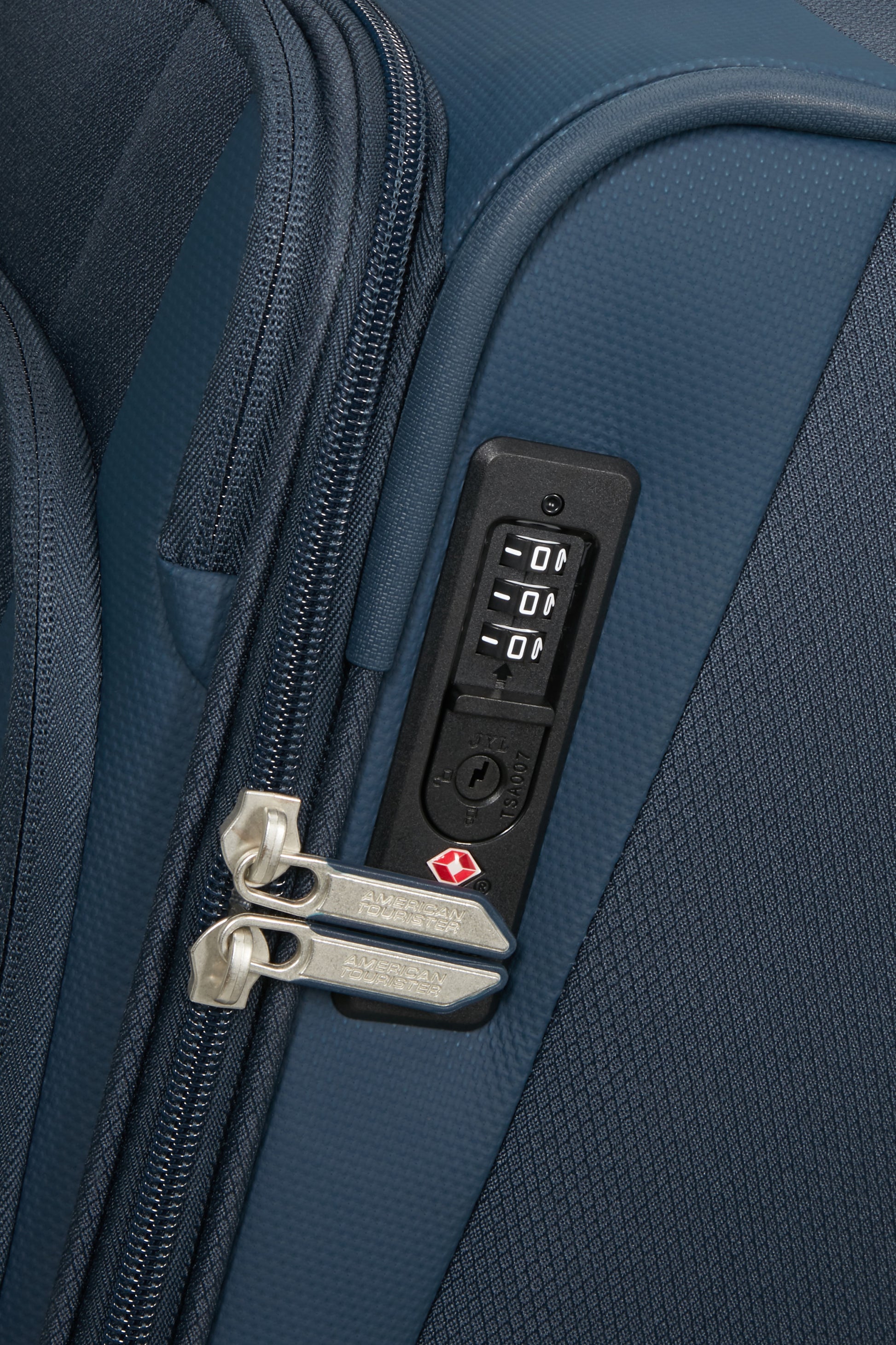 American Tourister Wanderlite Spinner Expandable 79cm